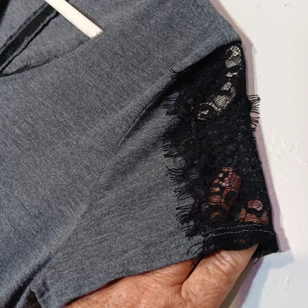 Simply Vera grey black lace top sz L - Picture 3 of 4